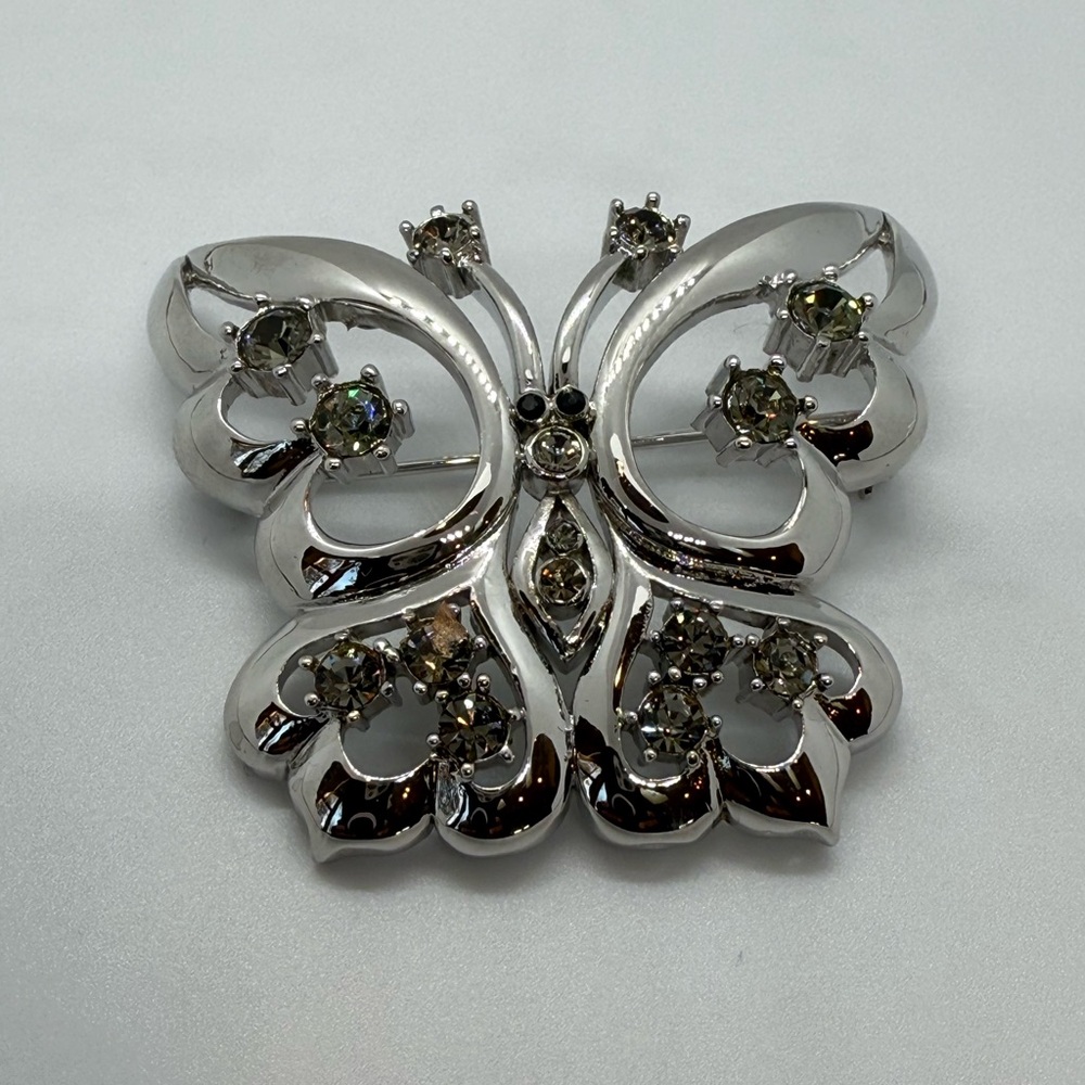 NWT Nina Ricci Silver Butterfly Brooch with Crystal Details